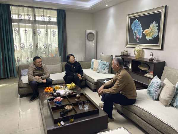1xbet集团等三家公司工会看望慰问退休职工